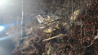 Prve fotografije s mesta pada aviona u Hrvatskoj! Vatrogasci ga pronašli kraj puta, pilot nije imao šanse