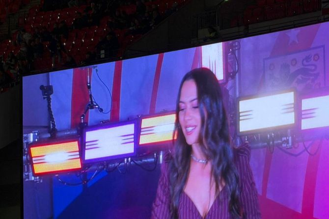 DJ, Engleska - Srbija fudbal, fudbalska reprezentacija