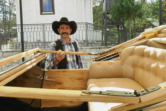 Drvomobil prvi automobil replika Radoslav Rade Matović iz Kragujevca