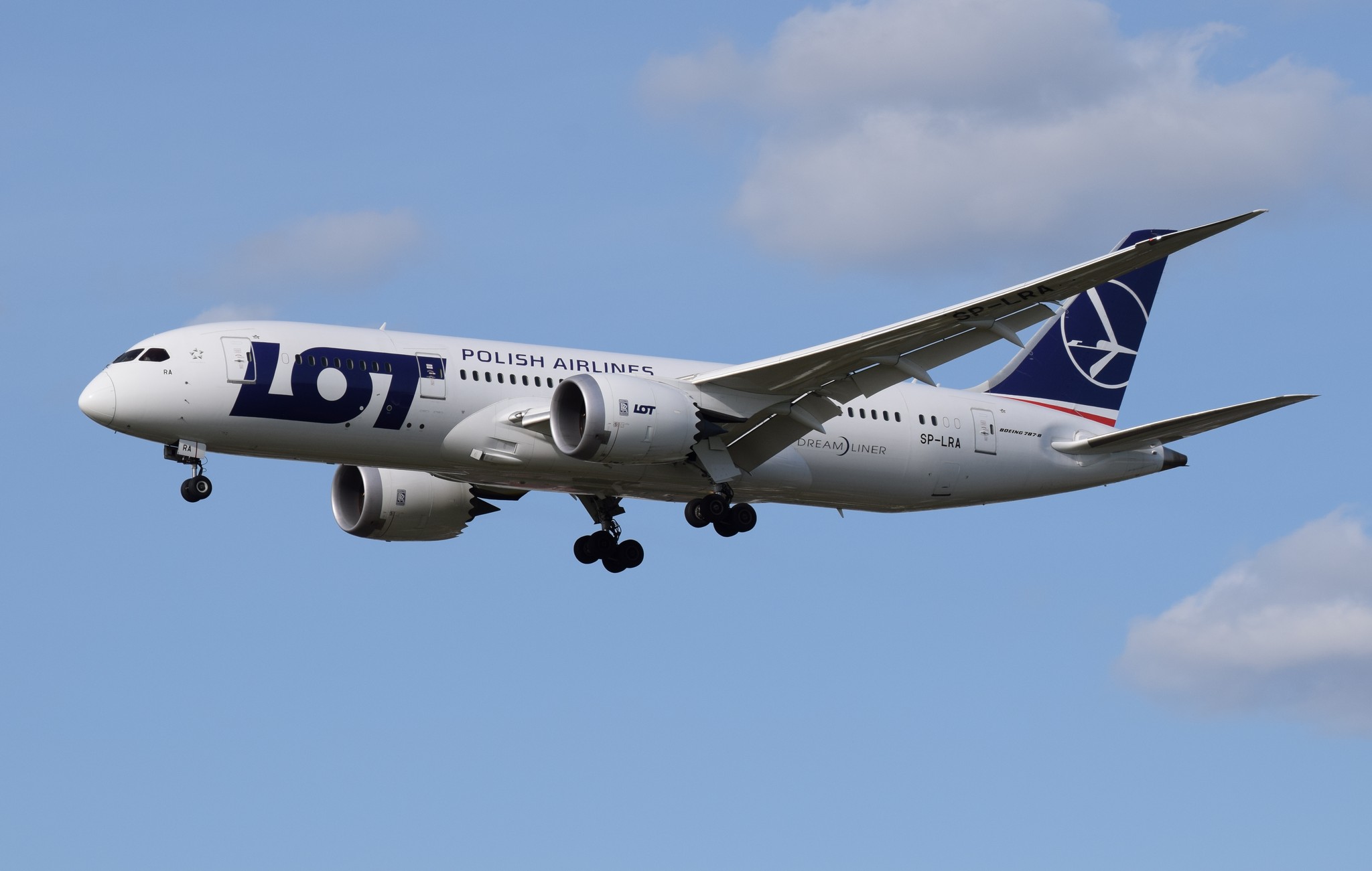 Drama na nebu iznad Italije! Avion prinudno sleteo u Milano