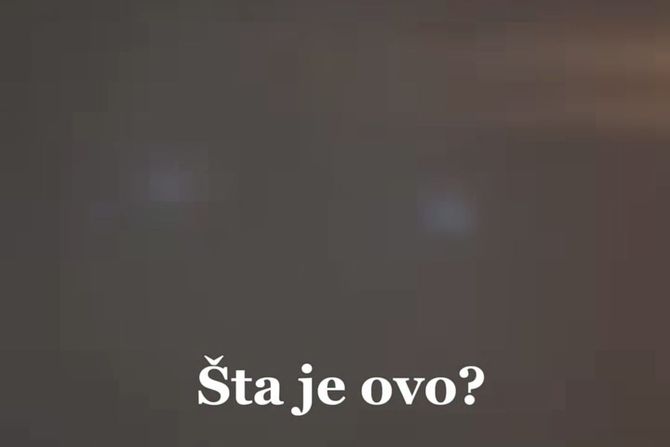 Neobična plava svetlost na nebu