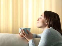 zena soba miris kafa