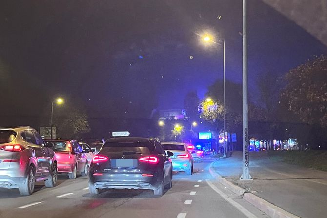 Prevrnuo se auto na Adi automobil saobraćaj nesreća Ada Ciganlija