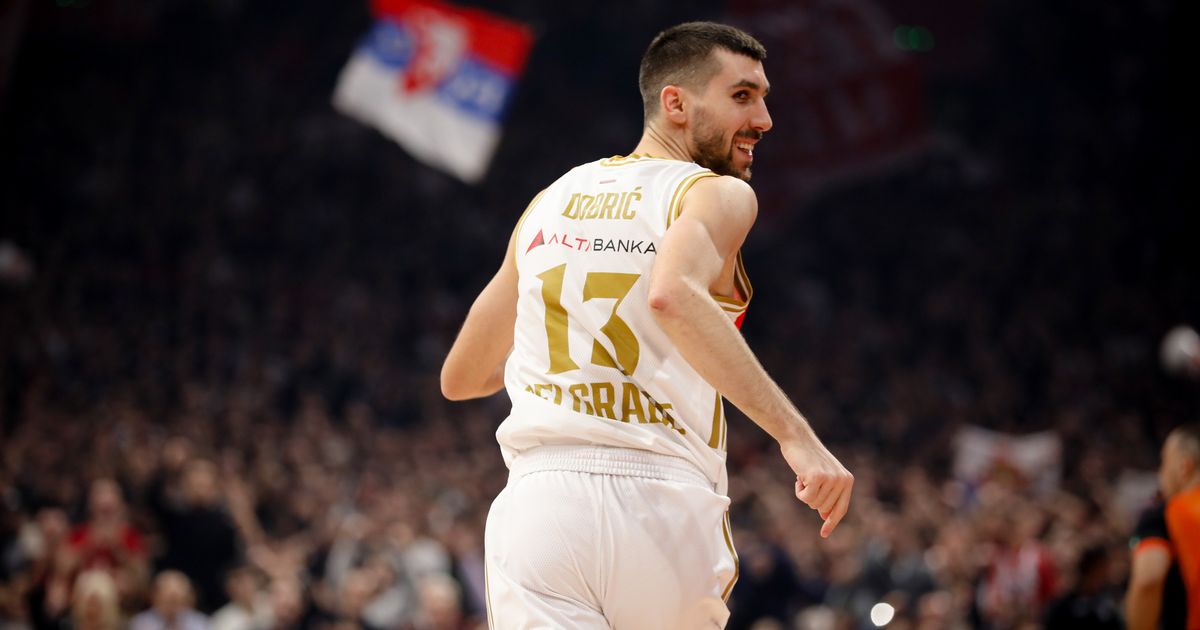 Dobrić pogodio trojku sa pola terena