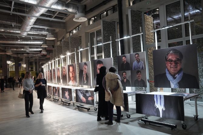 Izložba fotografija muzičara koji su nastupali na BEMUS-u otvorena u Ložionici