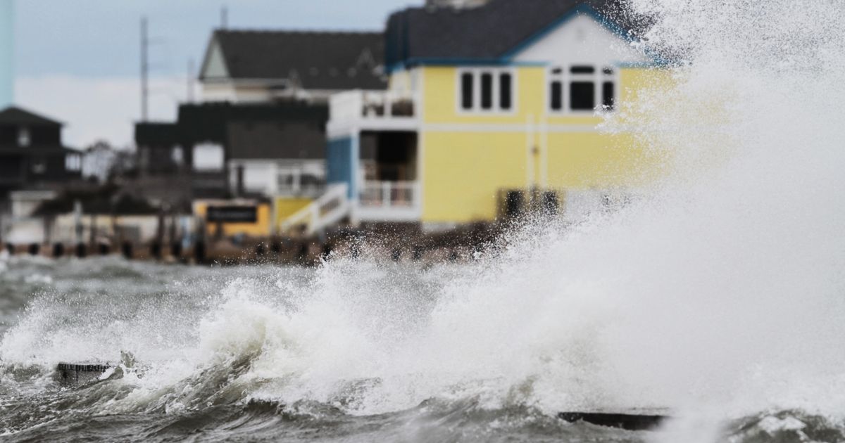 Apokaliptično u SAD: Milioni pogođeni strašnom olujom: Stotine hiljada ljudi bez struje, otkazani mnogi letovi