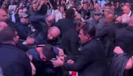 UFC skandal u Njujorku kakav se ne pamti: Borac napao osoblje Mahačeva, izbila jeziva tuča, reagovala policija