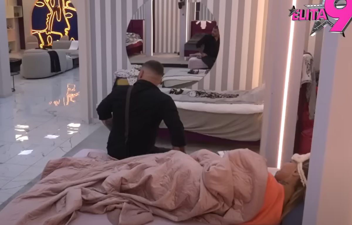 Aneli i Asmin sve bliži pomirenju: Cimer ih uhvatio dok ovo rade na krevetu, produkcija objavila snimak