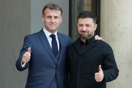 Volodimir Zelenski i Emanuel Makron