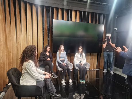 Medijska škola, Romi, Telegraf