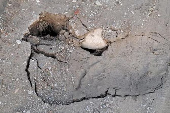 Krater u blizini škole kod Leskovca