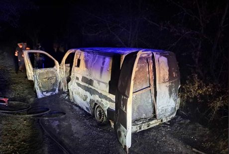 Pljačka, zapaljen kombi