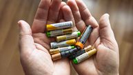 Ljudi masovno bacaju pare na AA baterije zbog jedne sitne oznake koju niko ne čita