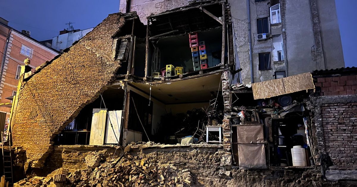 Užas na Vračaru: Prilikom radova na susednom placu srušila se cela strana jednospratnice – Vijesti