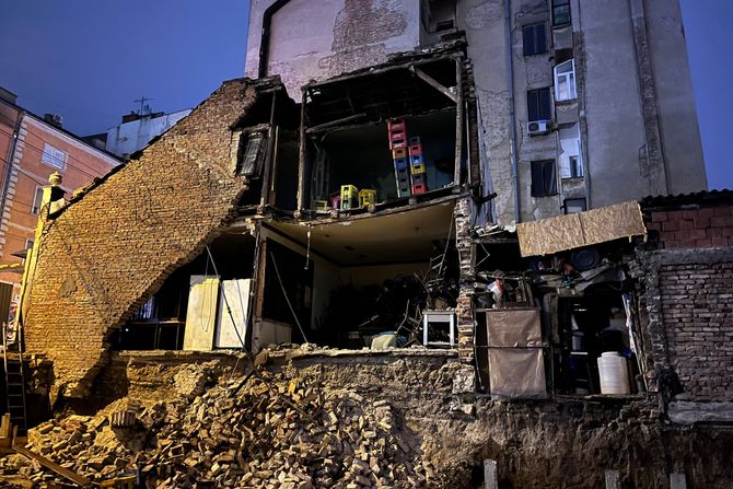 Urušila se zgrada na Vračaru