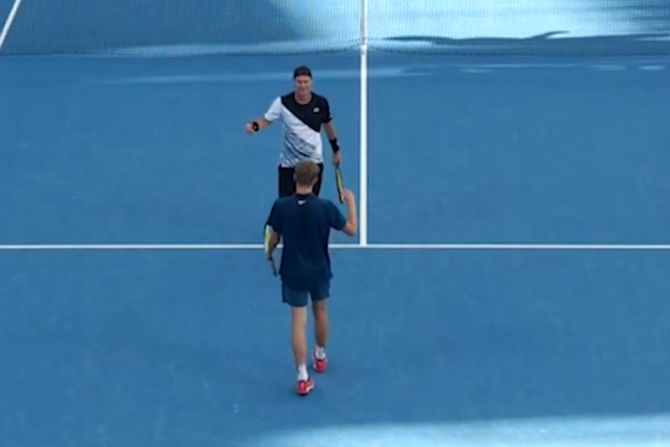 Lejton Hjuit, Kruz Hjuit