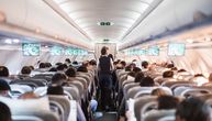 UŽAS U AVIONU ZA ZAGREB Devojčica (15) tiho pozvala stjuardesu, pa joj pokazala telefon sa strašnom porukom