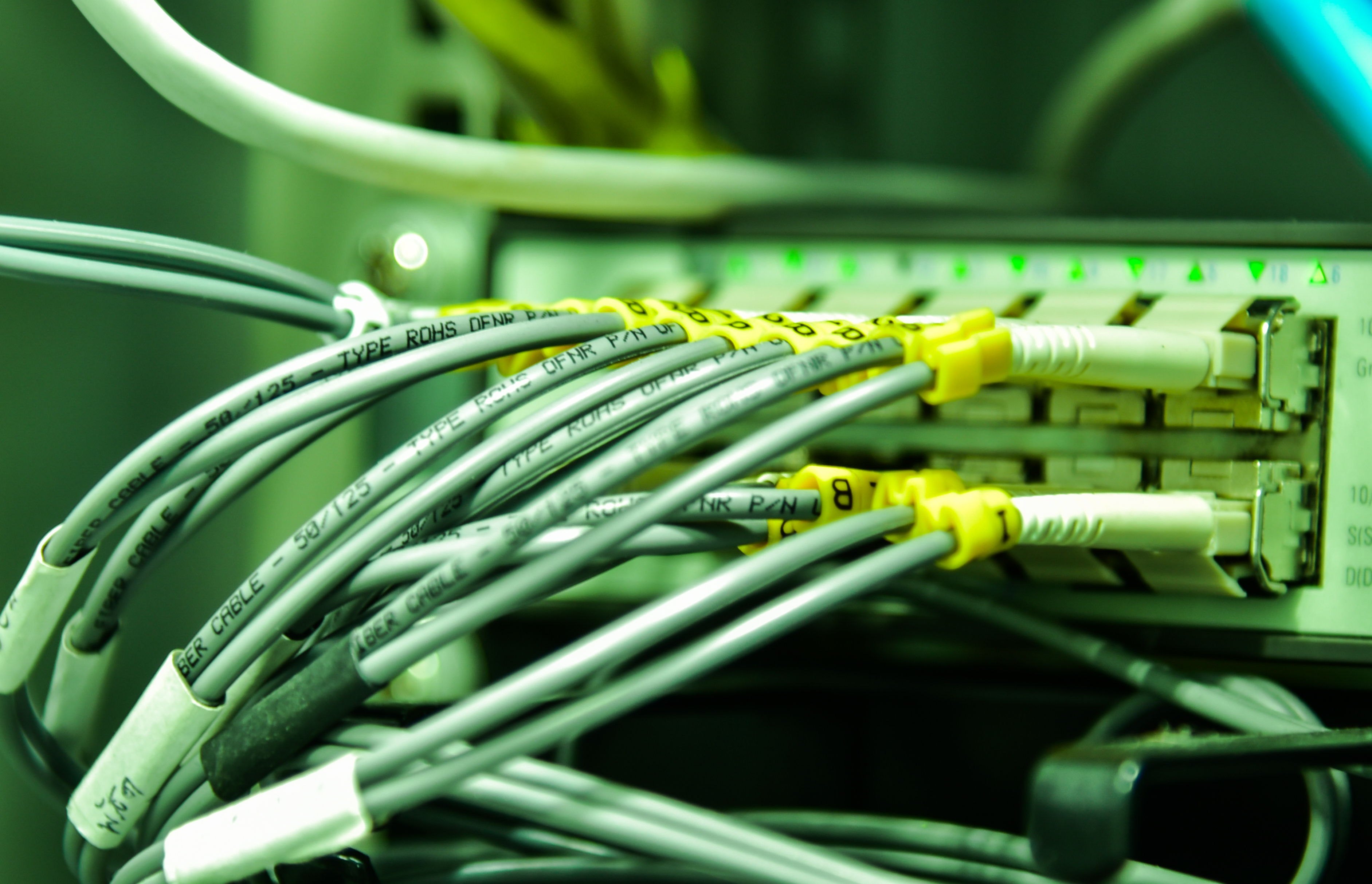 Rat na Bliskom istoku seče digitalne "auto-puteve": Da li će se slab internet osetiti i u Srbiji?