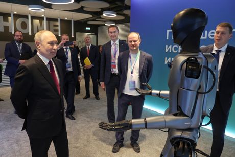 Vladimir Putin i robot