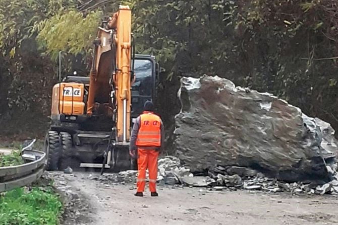 Odron na putu kod Vlasotinca