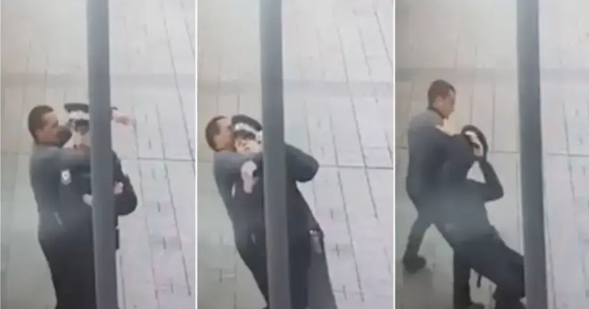 Pogledajte napad na policajca ispred Palate Republike: Prišao mu je s leđa i počeo da ga jezivo davi – Vijesti