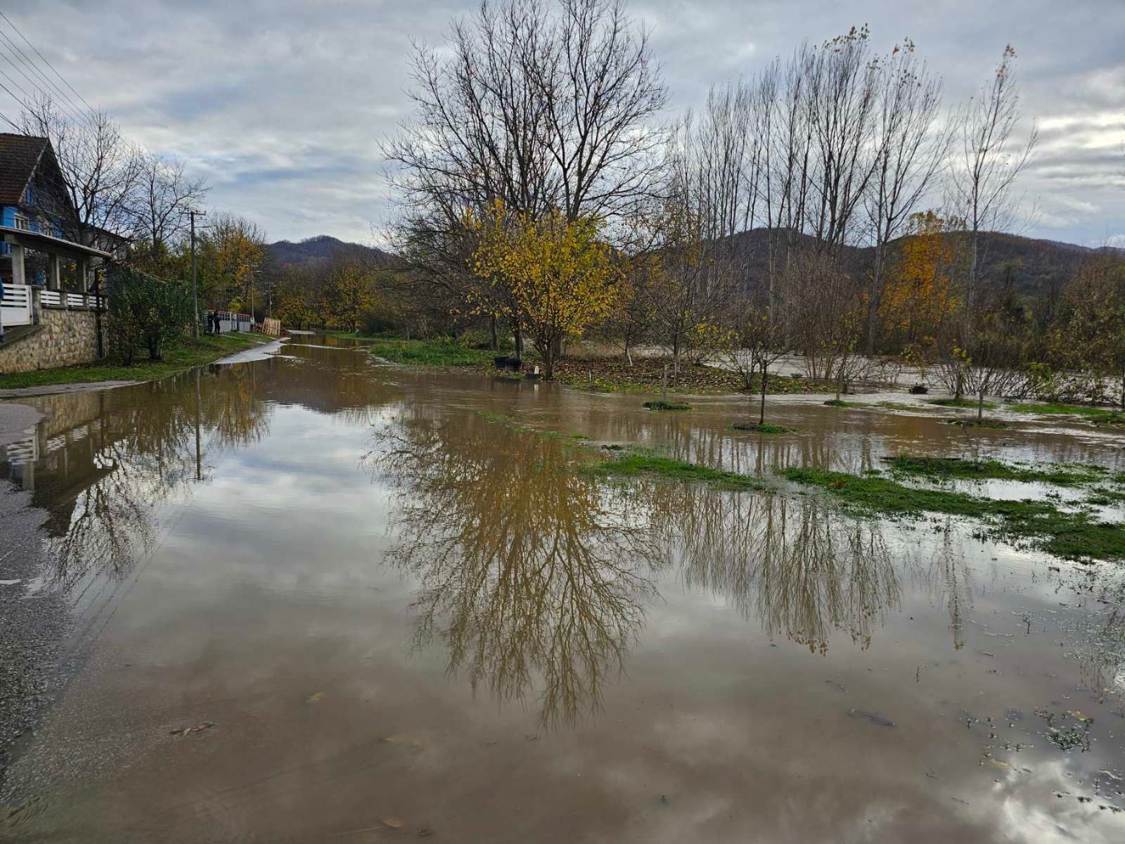 Kiša napravila probleme, ali nema opasnosti: Evakuacija kod Požege, MUP prati stanje