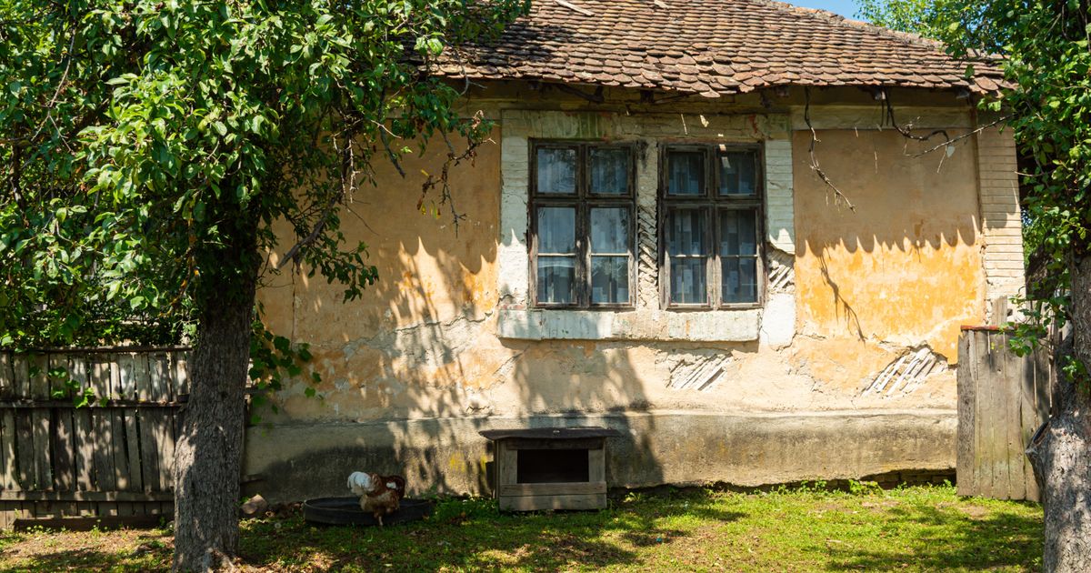 Rušenje kuće bez dozvole može vas koštati i do milion dinara: Evo šta kaže zakon i advokat Krunić