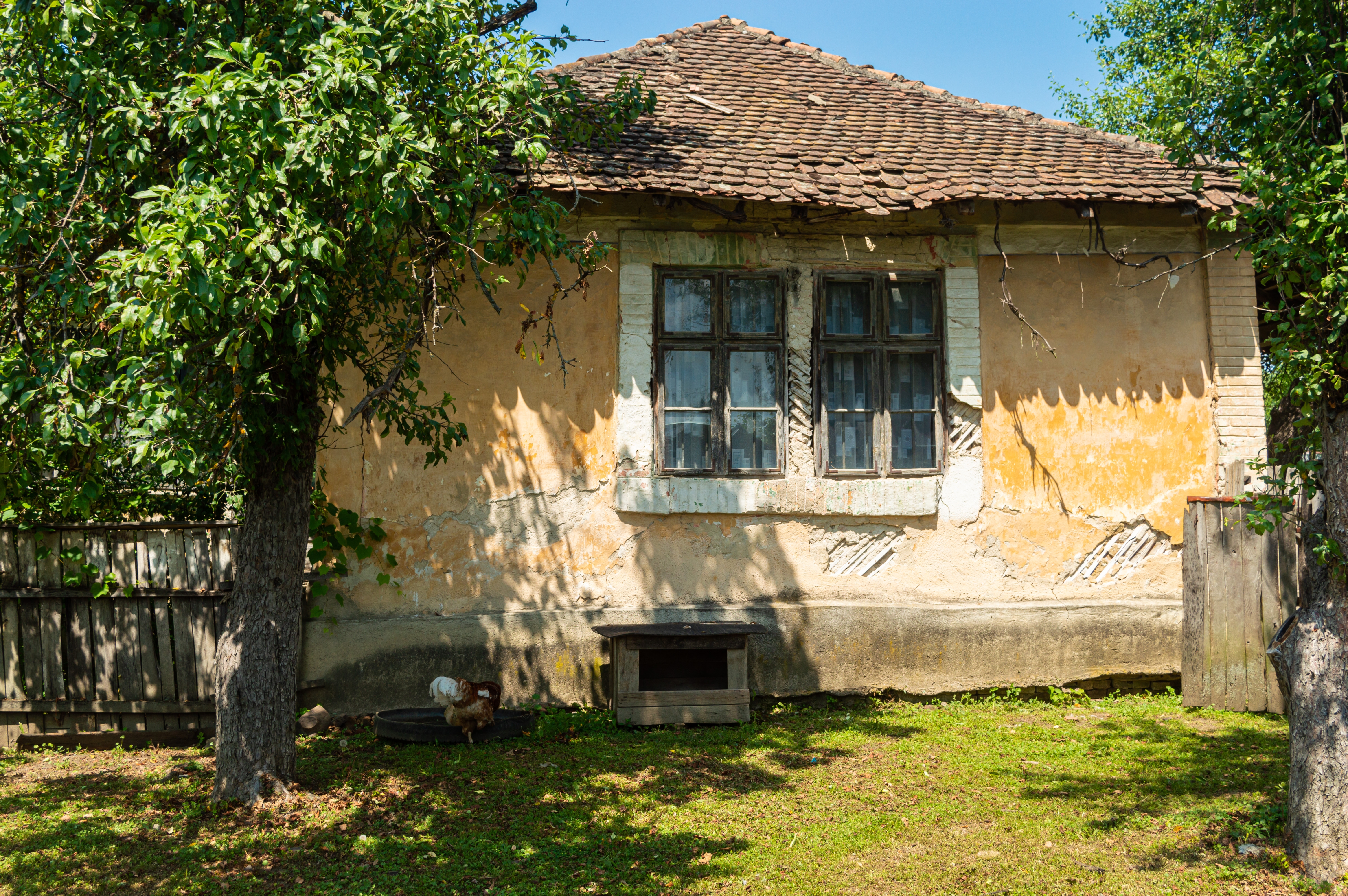 Rušenje kuće bez dozvole može vas koštati i do milion dinara: Evo šta kaže zakon i advokat Krunić