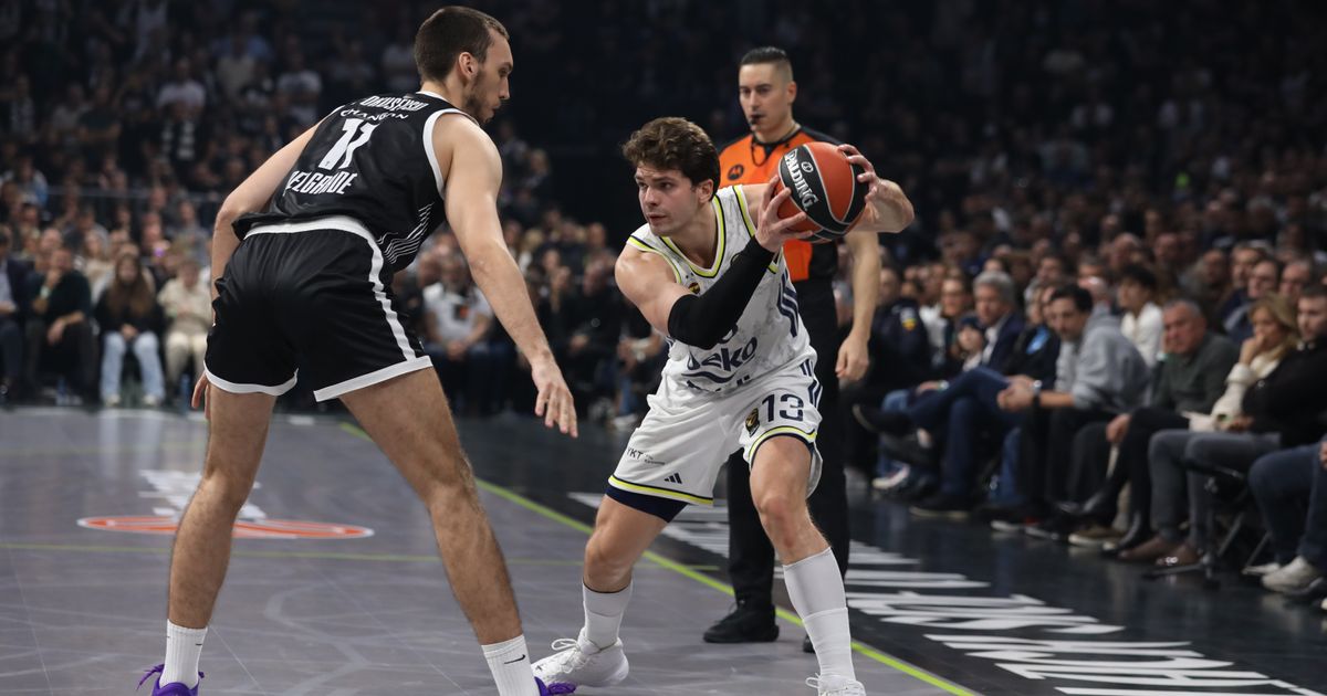 Shameful! Fenerbahce fans raised a scandalous banner against Partizan in the Euroleague: "You are all Turkish..."