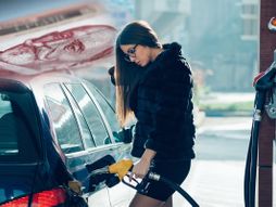 žena, gorivo, dinari