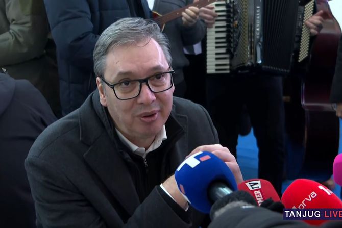 Aleksandar Vučić, Selo Jaša Tomić