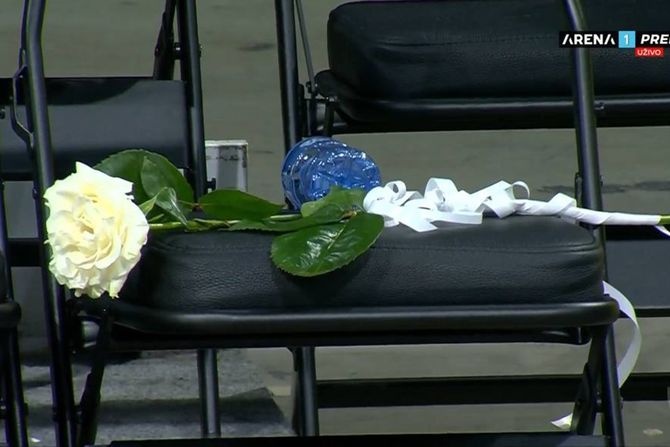 Bela ruža, Partizan - Studentski centar