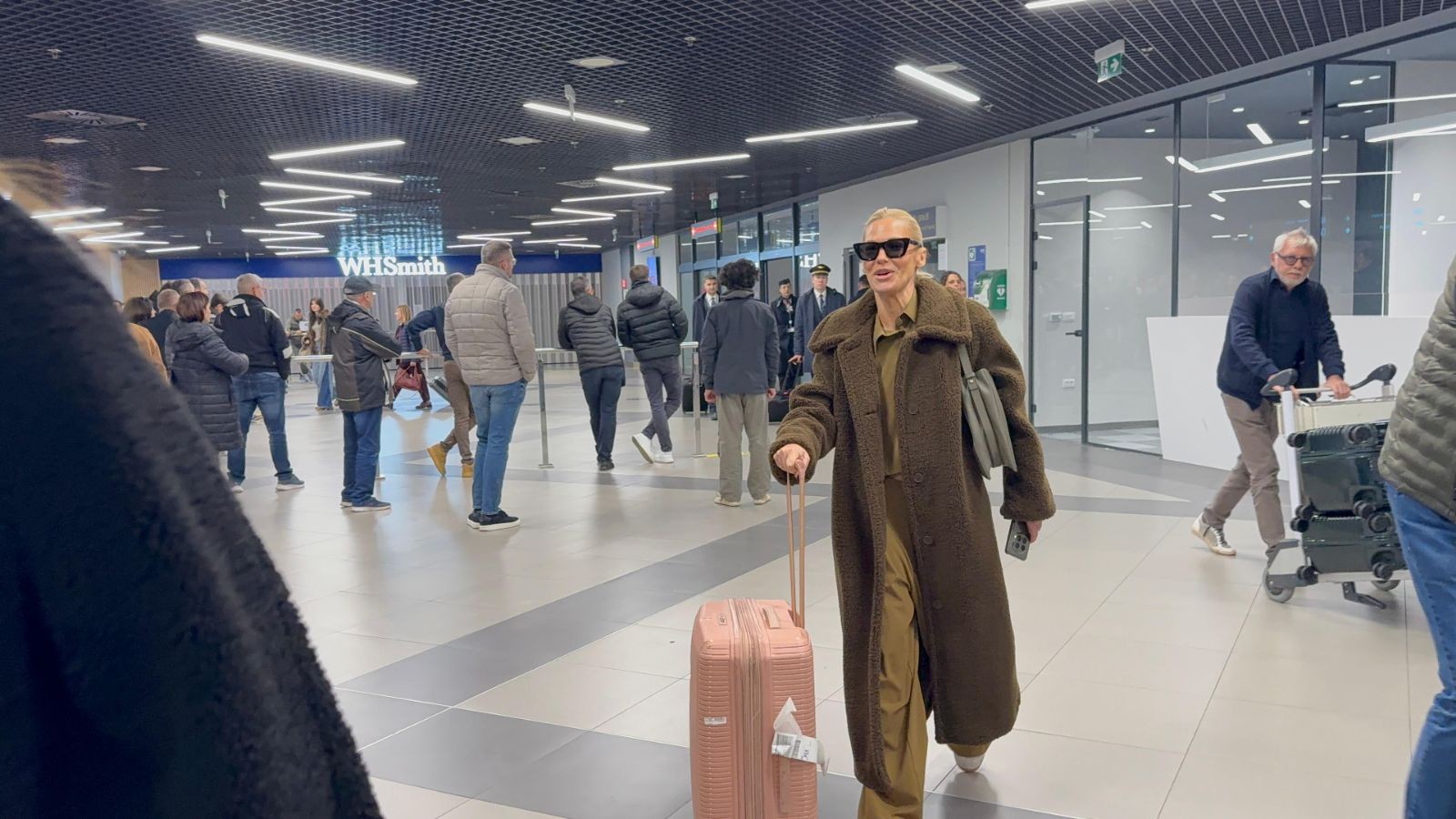 “Pitanje je da li ćemo poleteti”: Nataša se sa sestrama oglasila sa aerodroma: “Imaćemo vrlo turbulentan let”