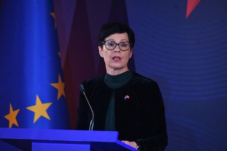 Marta Kos