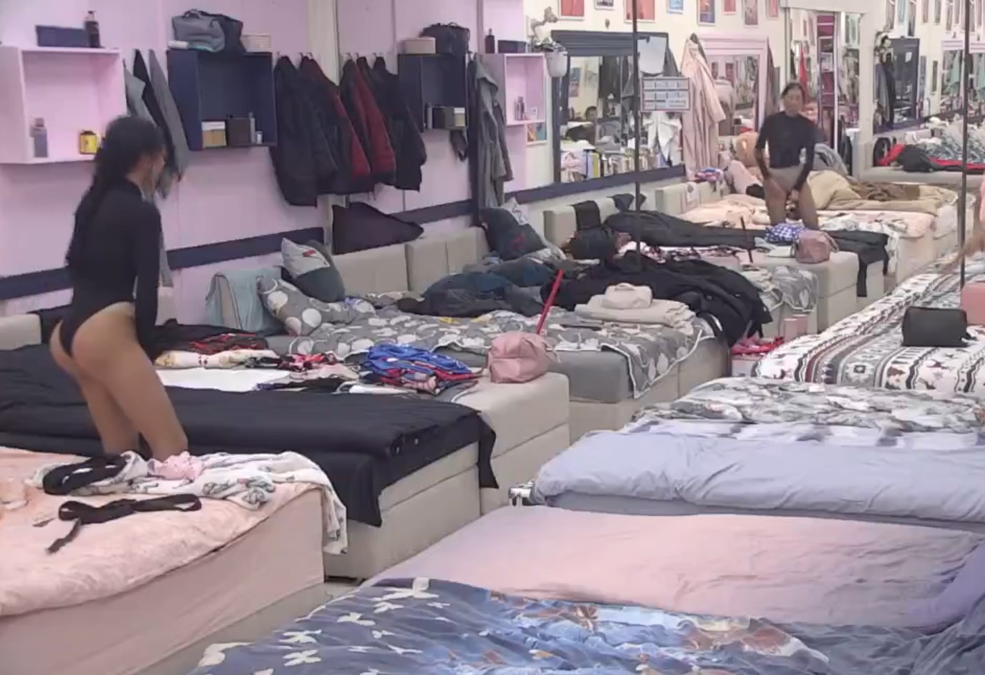 Vreli kadrovi Maje Marinković! Pokazala silikonsku zadnjicu dok se presvlačila, muškarcima "pale" vilice