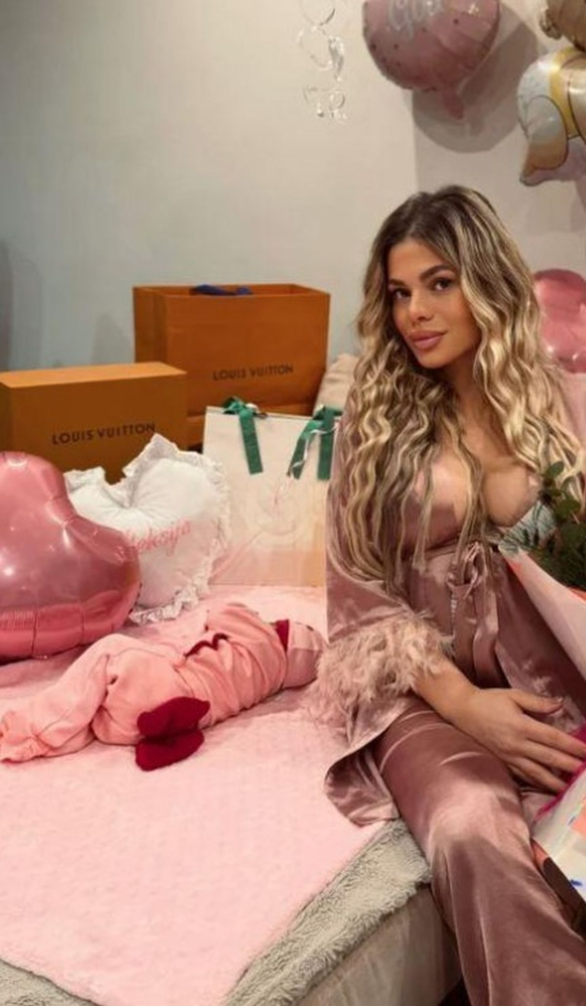 Marijanu dočekao nestvarni poklon: Dovela bebu kod misterioznog izabranika, a on joj poklonio skupi nakit