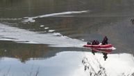POTRESNO! Prve slike i snimak potrage za autom koji je sleteo u jezero kod Čačka
