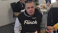 Bolni snimci domaćeg pevača! Rođendan proslavlja u duševnoj bolnici, doneli mu tortu, a oko zglobova zavoji