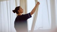 Kako da očistite zavese bez skidanja: Ova 3 trika menjaju sve, osvežiće vam dom za 10 minuta