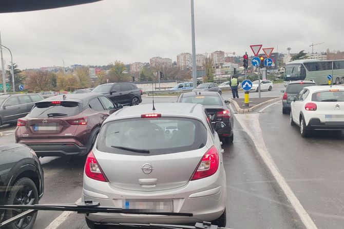 Autokomanda gužva saobraćaj