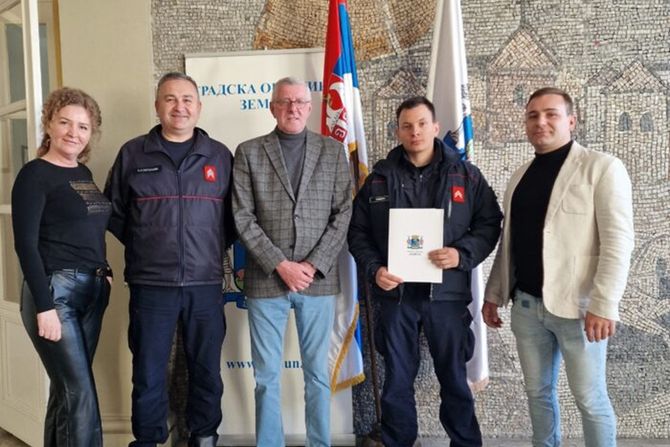 Policajac i vatrogasac meseca, Zemun