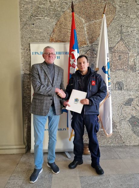 Policajac i vatrogasac meseca, Zemun