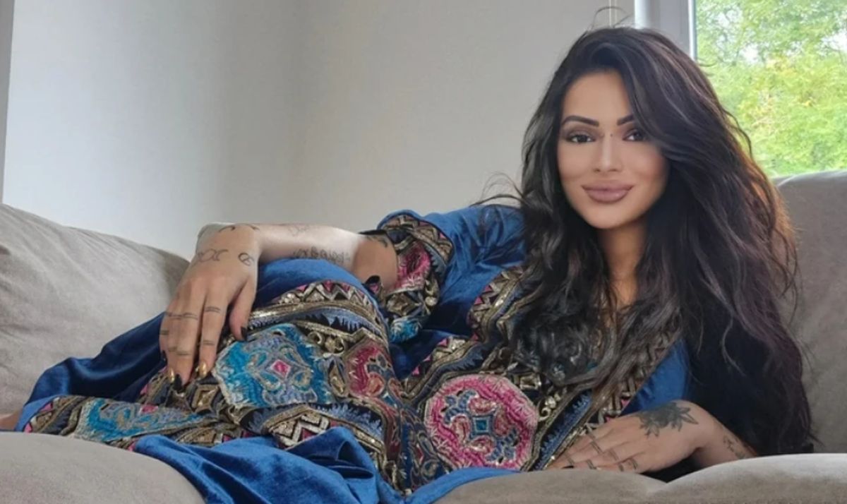 Pevačica bila beskućnica, sad uživa u hotelu: Podigla majicu, grudi prekrila rukama: “Grom od žene”