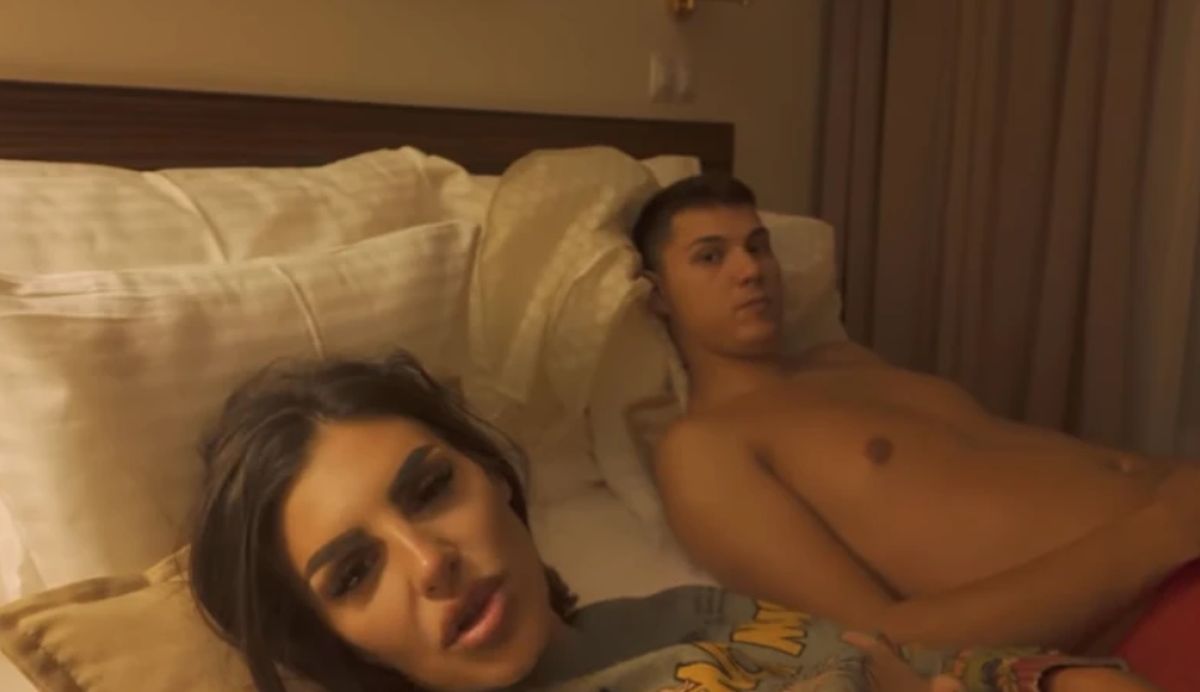 "Hteo je da proveri veličinu prstena" Ena se oglasila pošto je viđena sa Pejom u zlatari, pa pomenula sina