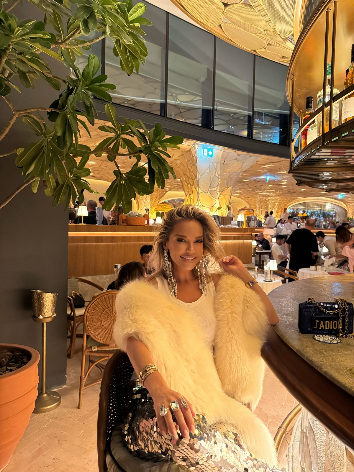 Najbogatija balkanska pevačica šokirala - ne kuva, ne pegla, a radi 2 posla: "Da vidim peglu, smrzla bih se!"