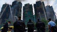 Raste broj poginulih u požaru u Hongkongu: Tri zgrade i dalje gore!