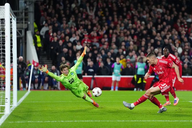 FK Notingem Forest - Nikola Milenković