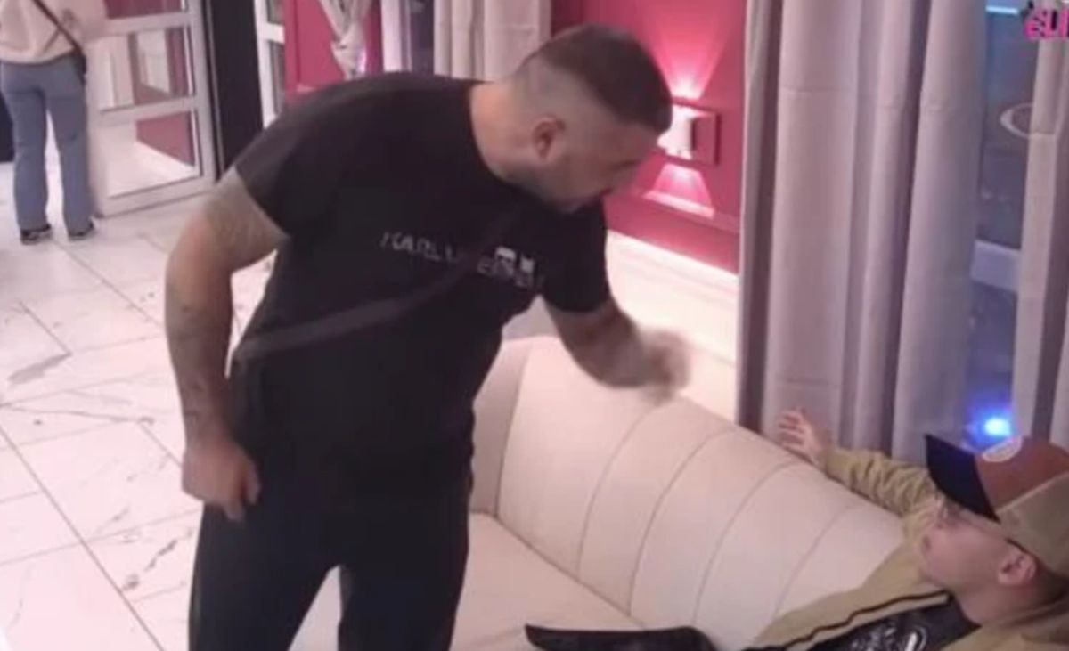 "Pusti ga, lud je za Majom" Asmin nasrnuo na cimera u Eliti 9: Reagovalo obezbeđenje