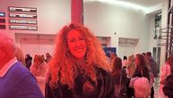 Bivša žena Baneta Mojićevića dala primer svima: Doterana stigla na koncert sa decom kao podrška pevaču