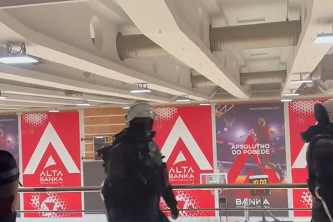 Policija, Mala Arena